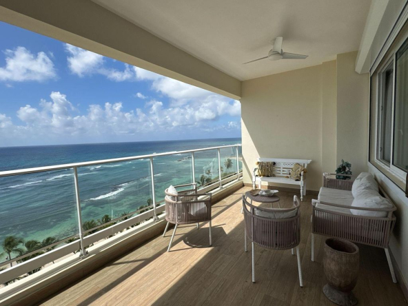 Apartamento en 10mo nivel con vista al mar