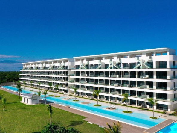 Apartamento amueblado con acceso directo a piscina en Punta Cana