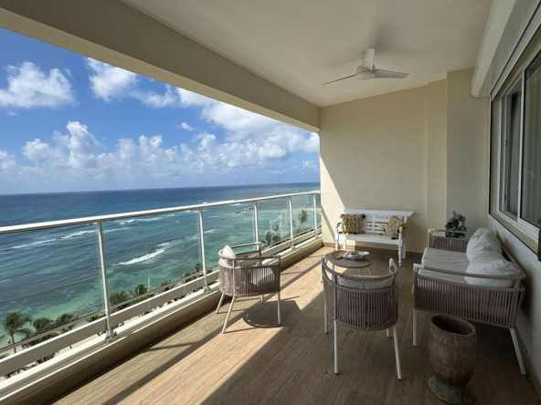 Apartamento en 10mo nivel con vista al mar