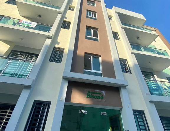 Apartamento en 2do nivel en los Rieles, Santiago