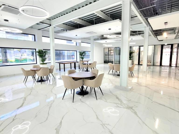 Locales comerciales con espacio de Co working en Santiago de los Cablleros