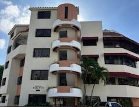 Apartamento Ubicado en un Tercer Nivel: Confort y Amplitud