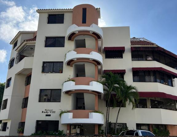 Apartamento Ubicado en un Tercer Nivel: Confort y Amplitud