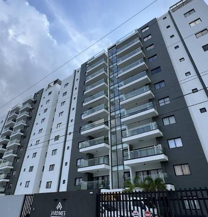 Apartamento en Alquiler de 3 Habitaciones | Torre con Piscina |
