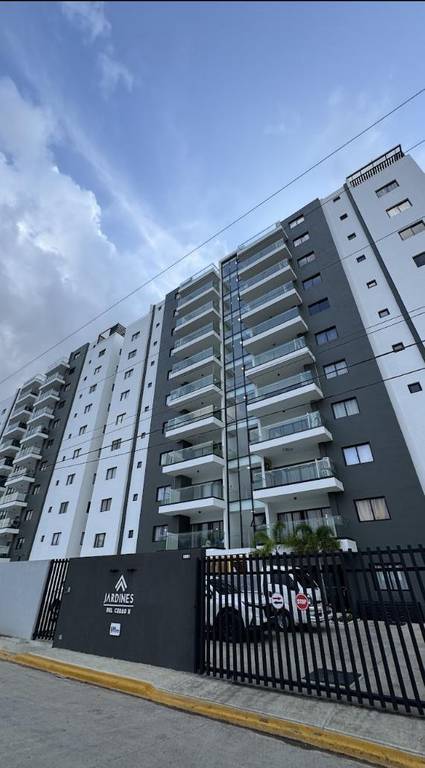 Apartamento en Alquiler de 3 Habitaciones | Torre con Piscina |
